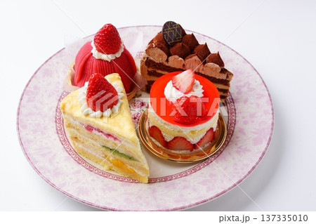 苺ケーキ チョコケーキ 苺ケーキ チョコケーキ 137335010
