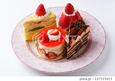 苺ケーキ　チョコケーキ 137335013