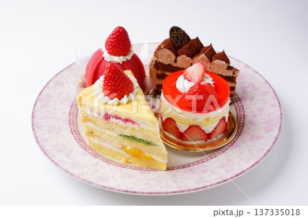 苺ケーキ　チョコケーキ 137335018