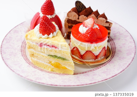 苺ケーキ　チョコケーキ 137335019
