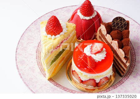苺ケーキ　チョコケーキ 137335020