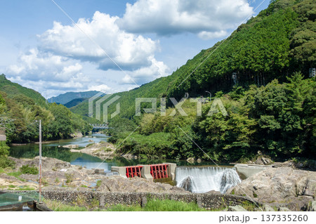 長篠堰堤と取水路(愛知県新城市) 長篠堰堤と取水路(愛知県新城市) 137335260