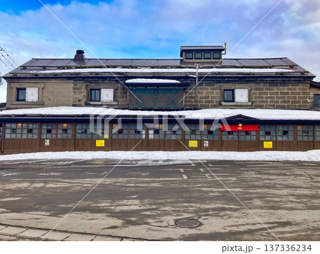 田中酒造亀甲蔵(旧岡崎倉庫) 正面 北海道小樽市 雪 田中酒造亀甲蔵(旧岡崎倉庫) 正面 北海道小樽市 雪 137336234