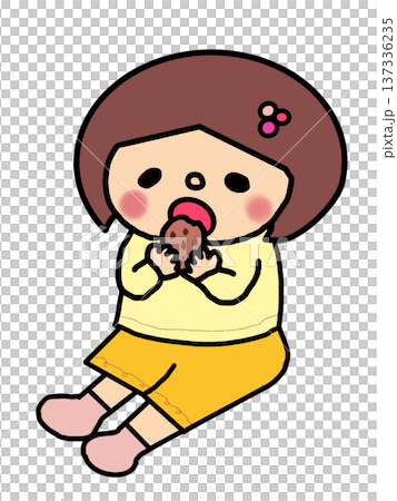 チョコクッキーをほおばるおかっぱ頭の頭の女の子 チョコクッキーをほおばるおかっぱ頭の頭の女の子 137336235