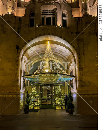 building in Budapest with large windows and chandeliers with ornate architecture building in Budapest with large windows and chandeliers with ornate architecture 137336988