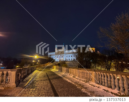 Night view of castle in Lublin with street lights and snow on the ground Night view of castle in Lublin with street lights and snow on the ground 137337013