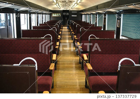 観光列車あそ1962　1号車の車内 137337729
