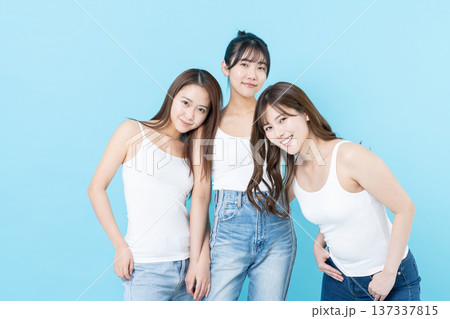 若い女性のビューティ 若い女性のビューティ 137337815