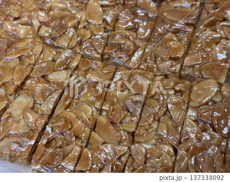 アーモンド　フロランタン　クローズアップ写真 137338092