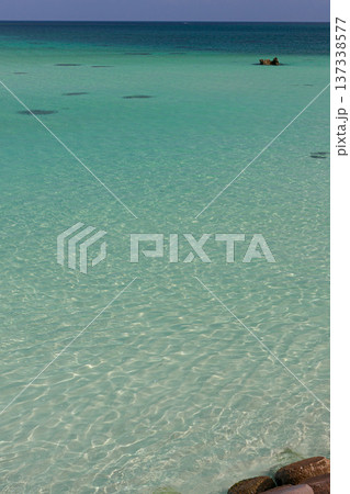 17ENDから望む透明なターコイズブルーの海 17ENDから望む透明なターコイズブルーの海 137338577
