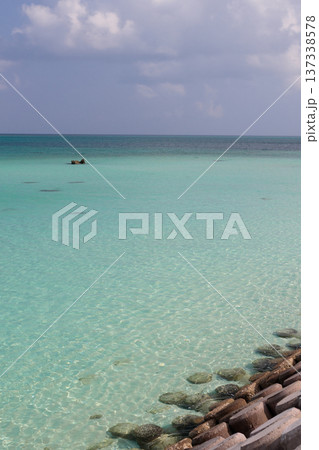 17ENDから望む透明なターコイズブルーの海 17ENDから望む透明なターコイズブルーの海 137338578