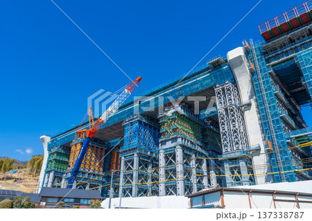 大阪府　新名神高速道路　淀川右岸の高槻高架橋工事　2026年2月 137338787