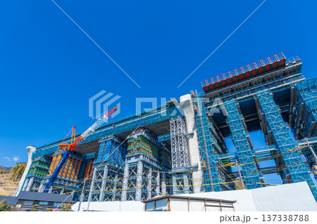 大阪府　新名神高速道路　淀川右岸の高槻高架橋工事　2026年2月 137338788