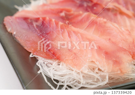 イサキの刺身 137339420