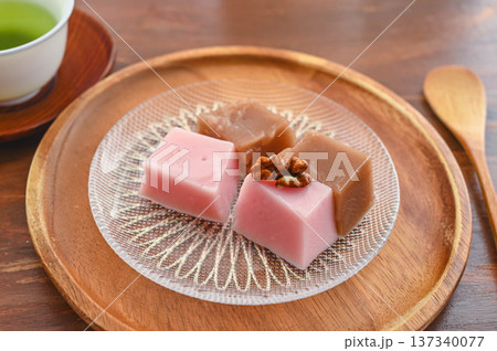 桜とくるみ入りのごま豆腐 137340077