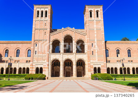 アメリカ　UCLAのメインホール　ロイス・ホール 137340265