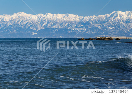 海から見た立山連峰 海から見た立山連峰 137340494