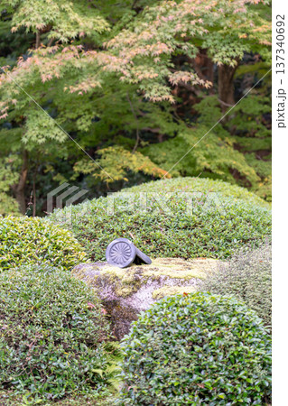 京都 東山泉涌寺別院 雲龍院(瑠璃山) 境内中庭の景色(大輪の間からの眺め) 京都 東山泉涌寺別院 雲龍院(瑠璃山) 境内中庭の景色(大輪の間からの眺め) 137340692