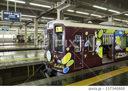 発車を待つ、SDGsトレインたち 発車を待つ、SDGsトレインたち 137340808