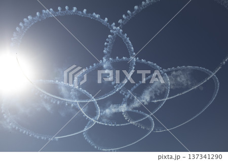 ブルーインパルスが空に描いた梅 137341290