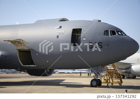 空中給油機 137341292