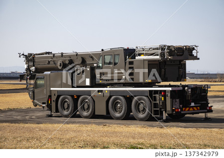 大型クレーン車 大型クレーン車 137342979