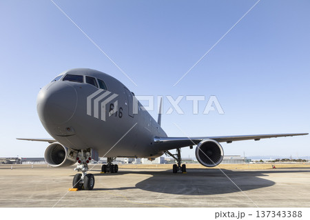 空中給油機 137343388