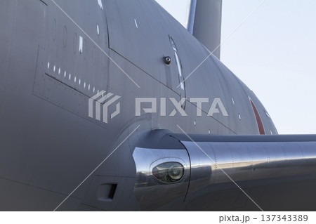空中給油機の機体 137343389