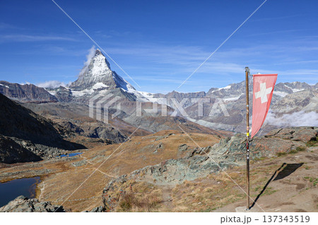 スイスの名峰　マッターホルン 137343519