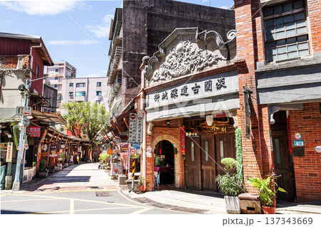 Traditional building view of the Shenkeng Old Street in New Taipei City, Taiwan. The street is famous for its tofu-related food. 137343669