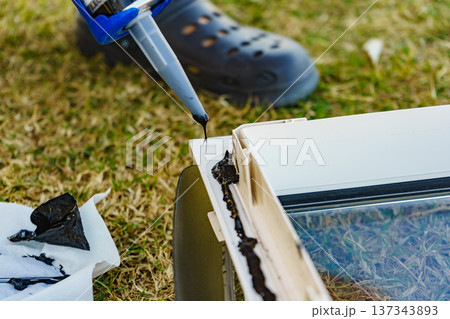 Applying silicon on caravan sunroof 137343893