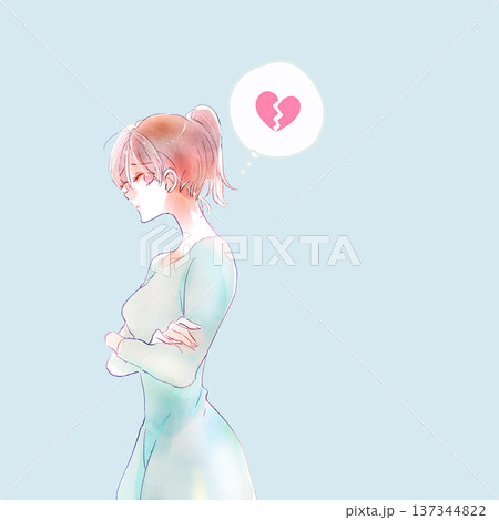 怪訝な表情の女性　割れたハート 137344822