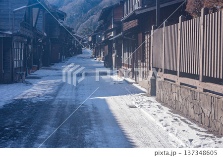 【奈良井宿】雪景色の宿場町【木曽路】 【奈良井宿】雪景色の宿場町【木曽路】 137348605