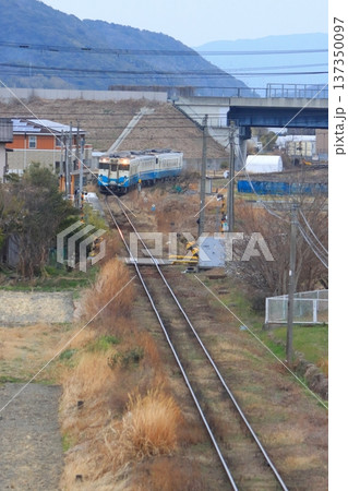小さなローカル駅に到着するJR四国キハ40形気動車_2026/2/20撮影 137350097