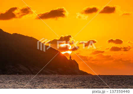 屋久島灯台と夕日 屋久島の夕景(秋 屋久島灯台と夕日 屋久島の夕景(秋 137350440
