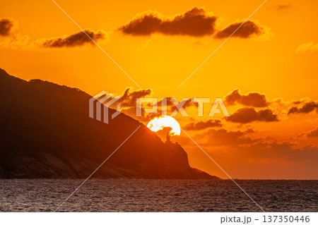 屋久島灯台と夕日 屋久島の夕景(秋 屋久島灯台と夕日 屋久島の夕景(秋 137350446