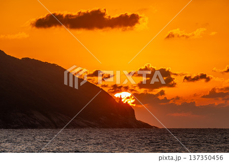 屋久島灯台と夕日 屋久島の夕景(秋 屋久島灯台と夕日 屋久島の夕景(秋 137350456