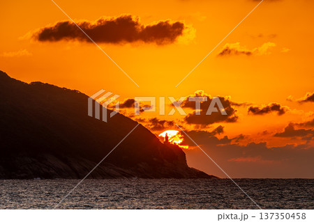 屋久島灯台と夕日 屋久島の夕景(秋 屋久島灯台と夕日 屋久島の夕景(秋 137350458