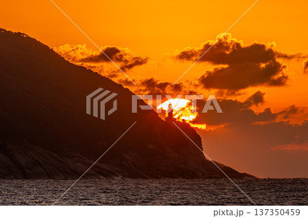 屋久島灯台と夕日 屋久島の夕景(秋 屋久島灯台と夕日 屋久島の夕景(秋 137350459