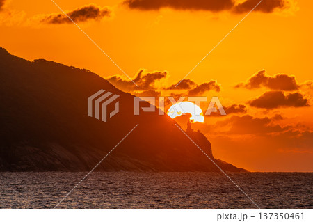 屋久島灯台と夕日 屋久島の夕景(秋 屋久島灯台と夕日 屋久島の夕景(秋 137350461
