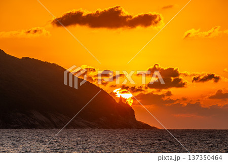 屋久島灯台と夕日 屋久島の夕景(秋 屋久島灯台と夕日 屋久島の夕景(秋 137350464