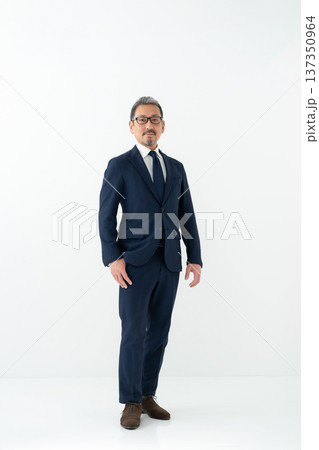 ビジネス　男性 137350964