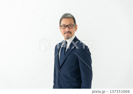 ビジネス　男性 137351008