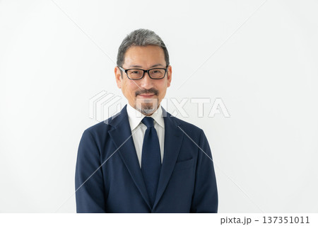 ビジネス　男性 137351011