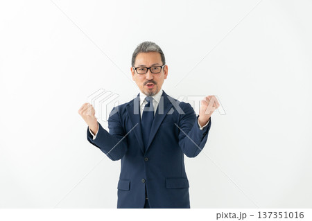 ビジネス 男性 ビジネス 男性 137351016