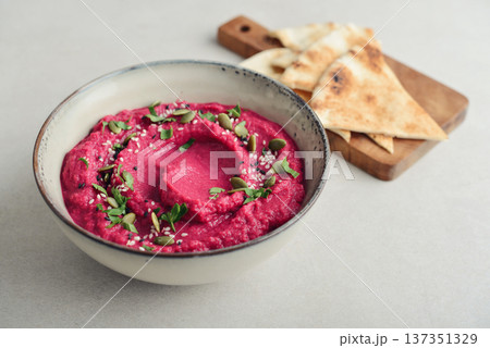 Beetroot hummus decorated with sesame and pumpkin seeds 137351329