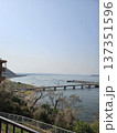 高台から見た海 137351596