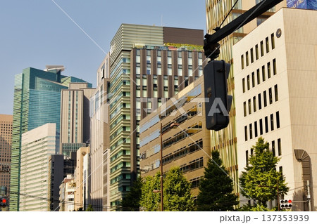 東京都六本木の高層ビルが並ぶ街並み 東京都六本木の高層ビルが並ぶ街並み 137353939