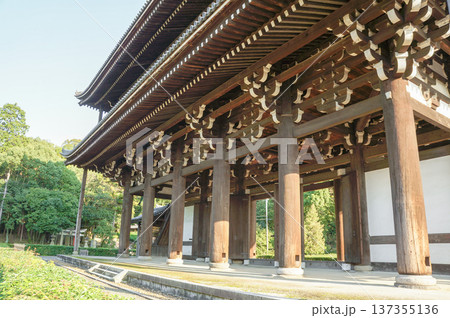 京都の歴史ある木造寺院の建築細部 京都の歴史ある木造寺院の建築細部 137355136