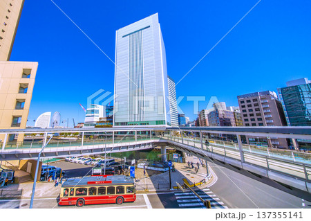 日本の横浜都市景観桜木町駅入口交差点やあかいくつ、横浜市役所、ロープウェイなど望む=3月5日 日本の横浜都市景観桜木町駅入口交差点やあかいくつ、横浜市役所、ロープウェイなど望む=3月5日 137355141